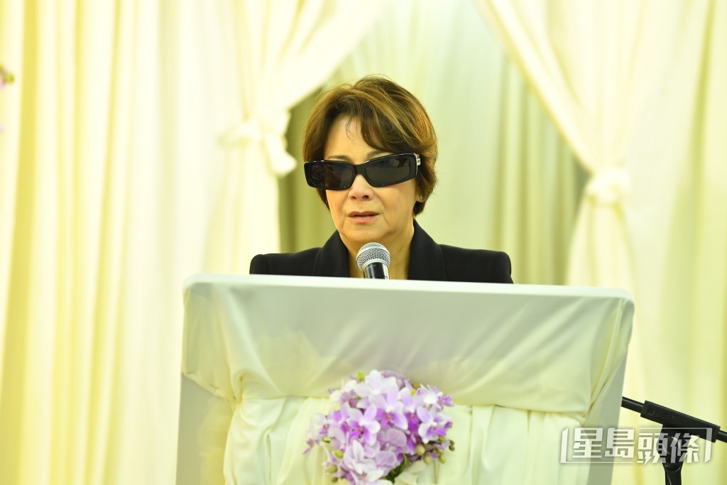 甄妮去年回港出席好友李玟丧礼。