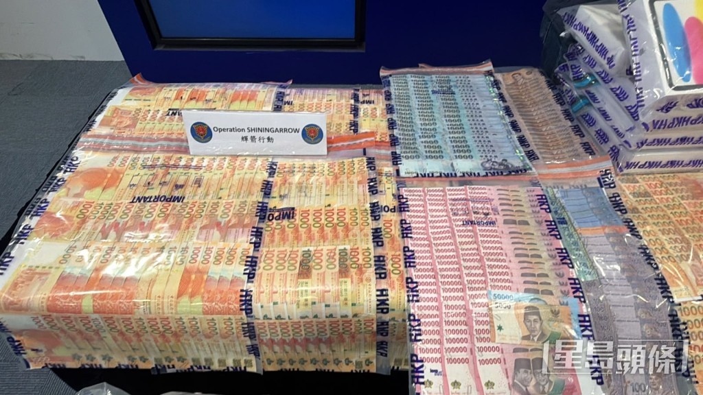 警方在行動中檢獲的現金。劉漢權攝 警方在行動中檢獲的現金。劉漢權攝