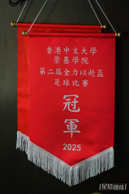 李健禧曾參加中大足球隊，但因無法兼顧足球與健力訓練，最終退出。
