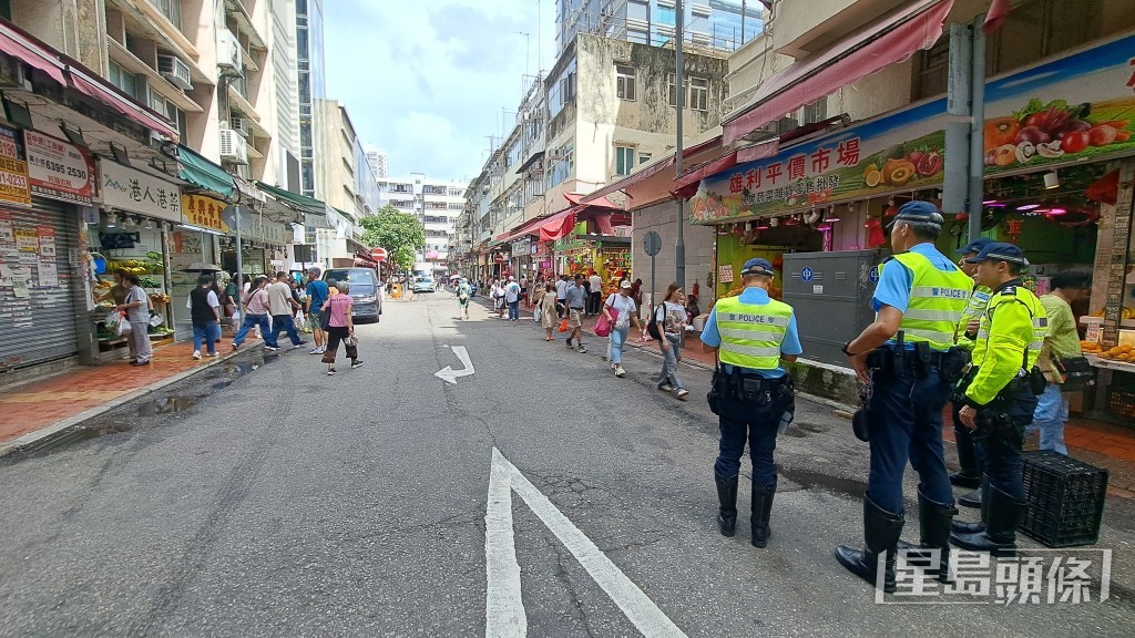 警員到場調查。 警員到場調查。