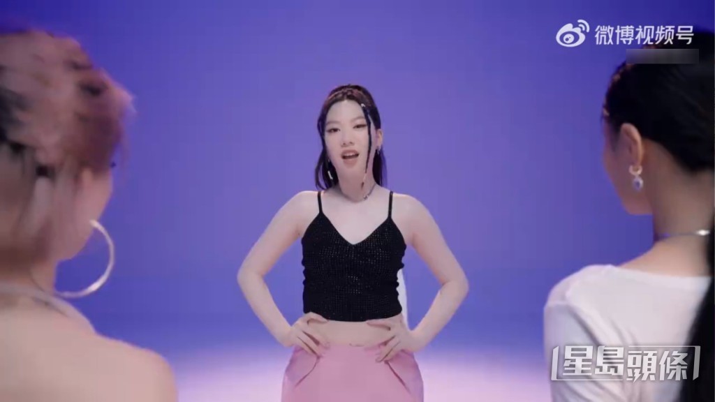 甄濟如有份創作,非常有才華。 甄濟如有份創作,非常有才華。