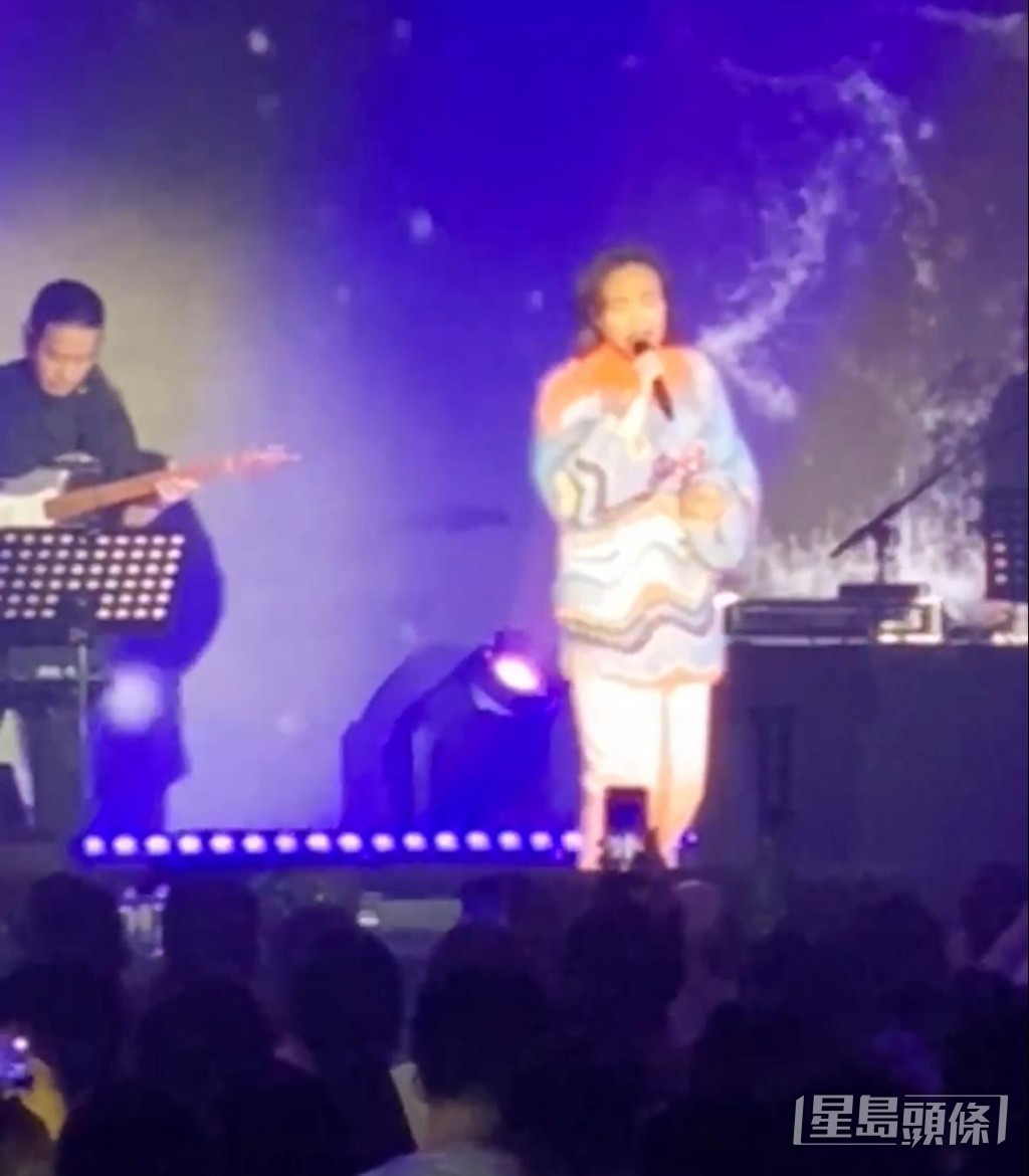 現場觀眾對於鄭中基的演繹亦歡呼起來。 現場觀眾對於鄭中基的演繹亦歡呼起來。