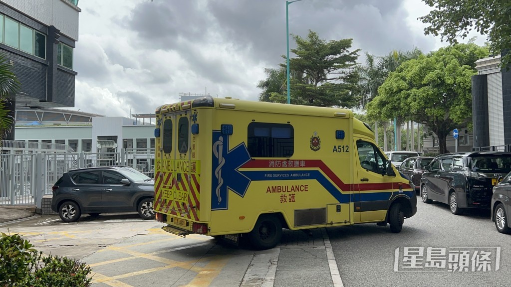 事主再由救護車送院。
