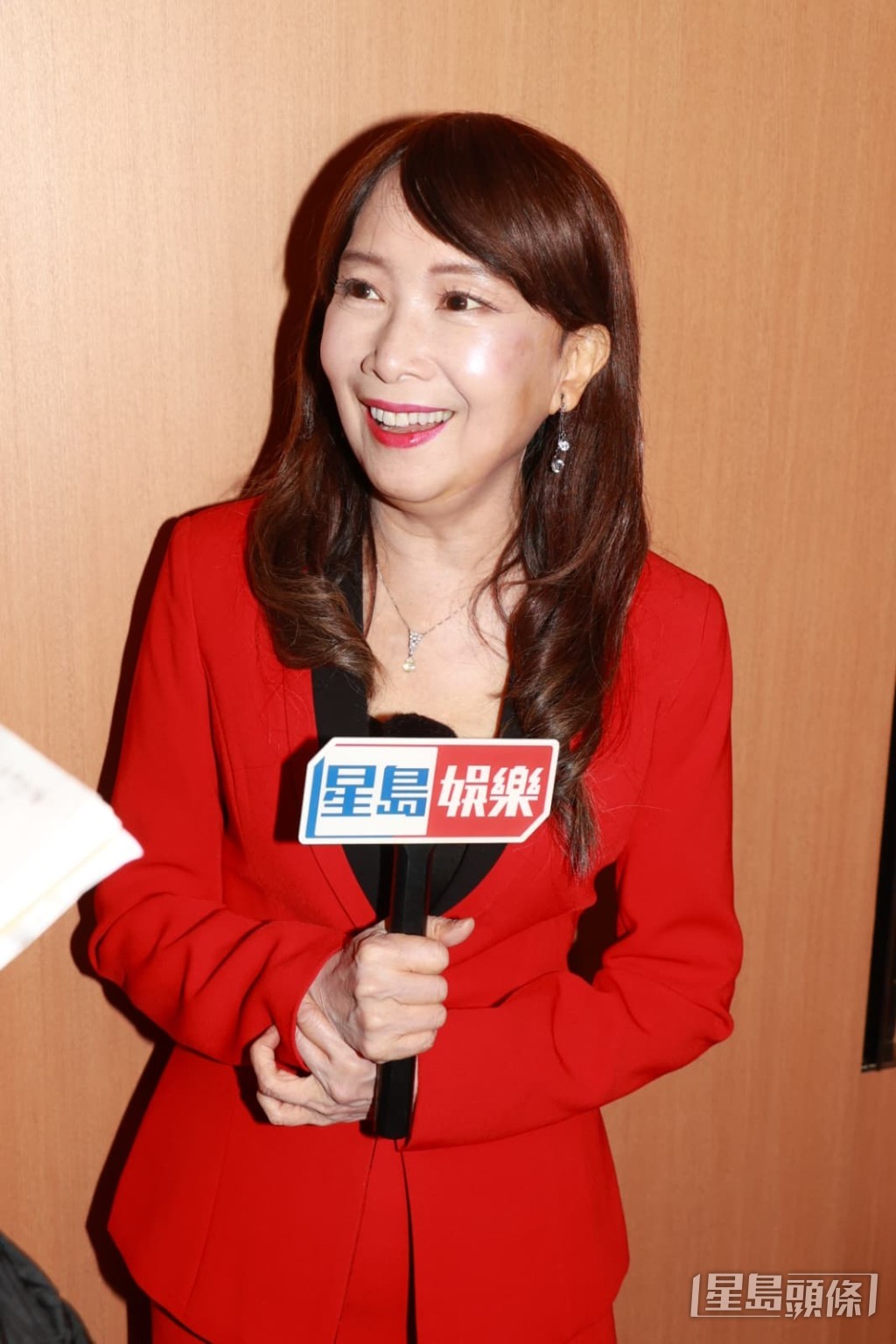 預告明年出愛情小說寫與老公甜蜜點滴。 預告明年出愛情小說寫與老公甜蜜點滴。