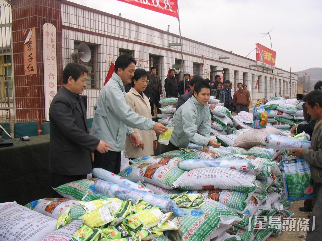 甘肅靜寧縣盛產蘋果，宣明會協助果農改造蘋果樹，並推廣至不同鄉村。 受訪者提供