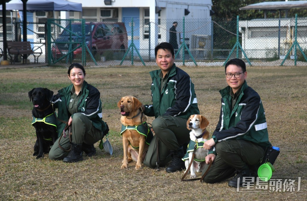 偵緝犬與領犬員。 偵緝犬與領犬員。