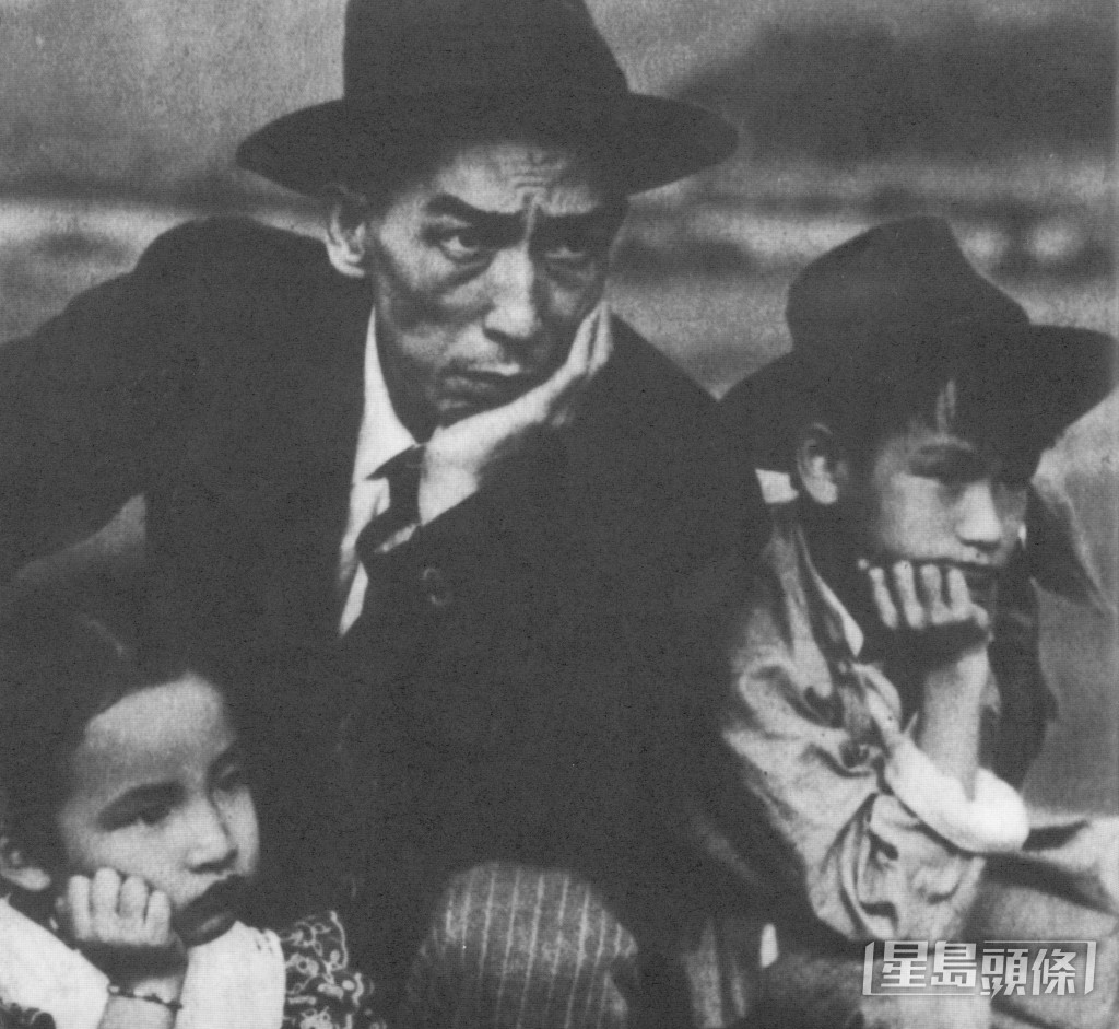 1950年，冯素波6岁时已经做童星，与李小龙拍电影《细路祥》，入行已经超过70年。