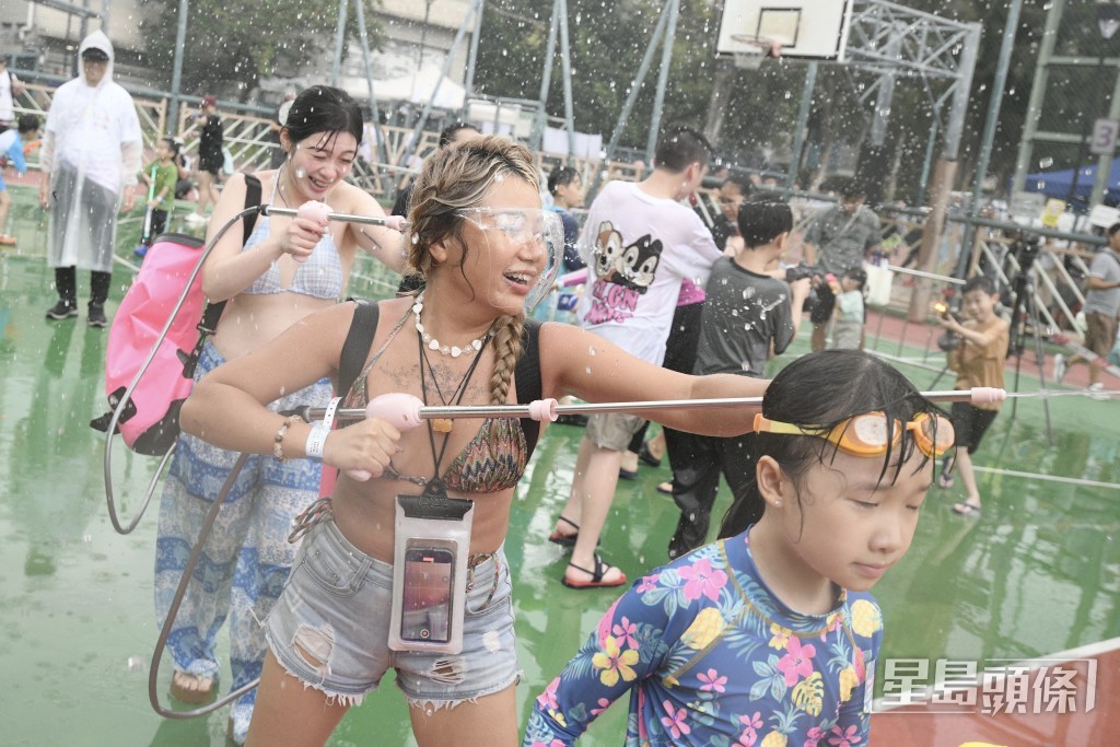 九龍城潑水節今日(11日)起一連兩日舉行。 九龍城潑水節今日(11日)起一連兩日舉行。