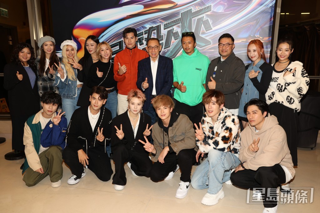 楊受成帶一班英皇歌手現身。 楊受成帶一班英皇歌手現身。