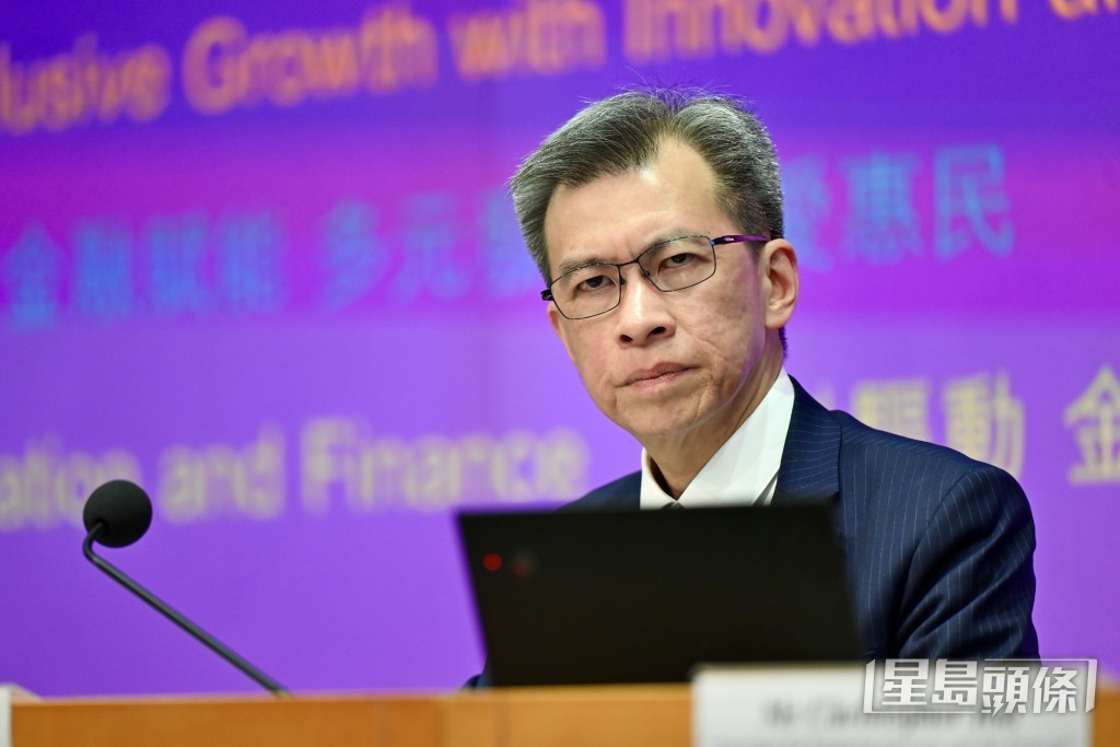 财经事务及库务局常任秘书长(库务)黎志华。 财经事务及库务局常任秘书长(库务)黎志华。