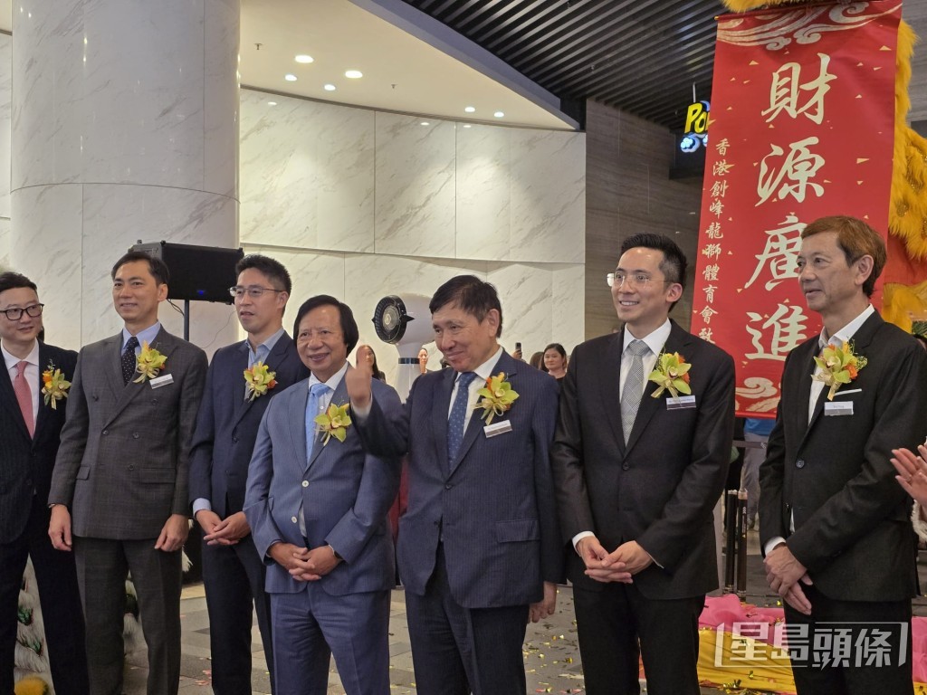 名位新地管理層出席九龍東帝苑酒店開幕典禮。 名位新地管理層出席九龍東帝苑酒店開幕典禮。