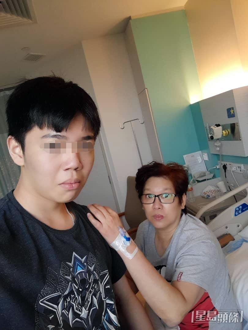 梅啟明第二任老婆Joey跟15歲兒子Richard相依為命。