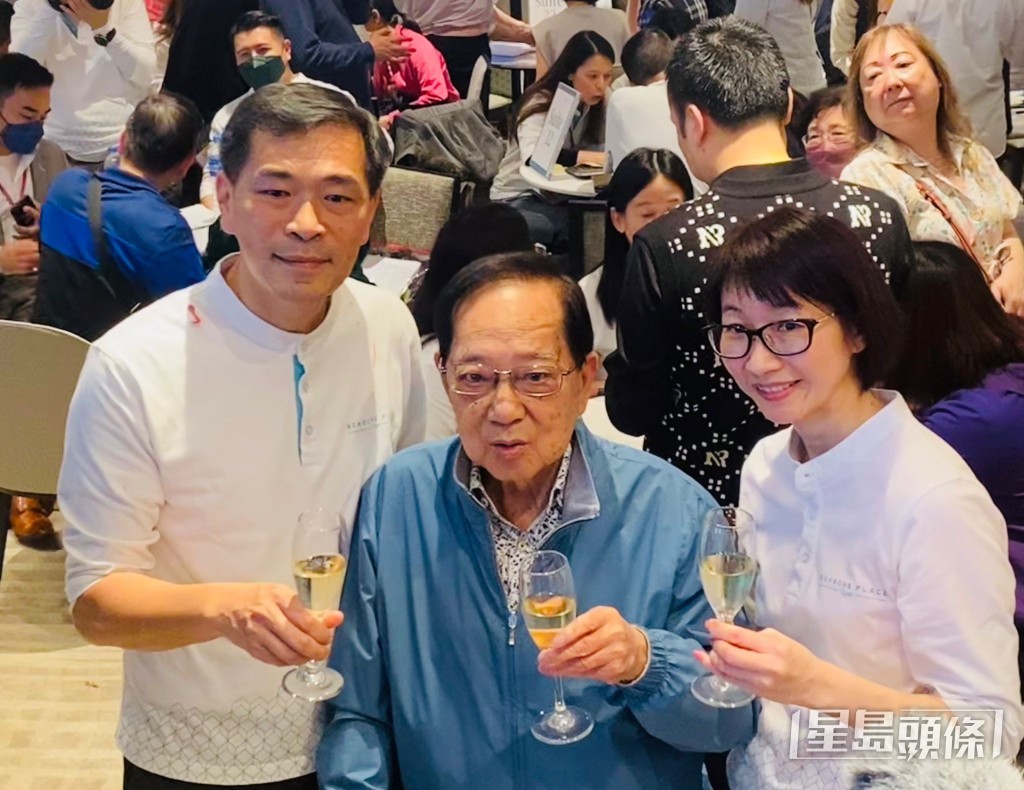 會德豐地產主席梁志堅(中)表示, SEASONS PLACE首輪推售反應熱烈,對項目銷情充滿信心。 會德豐地產主席梁志堅(中)表示, SEASONS PLACE首輪推售反應熱烈,對項目銷情充滿信心。