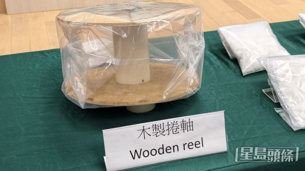 氯胺酮被收藏在捲筒與電線之間。 氯胺酮被收藏在捲筒與電線之間。