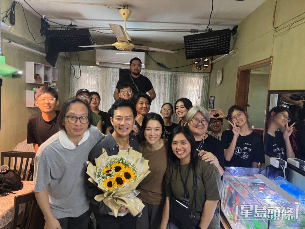 拍煞科戏时演员咁济济一堂。