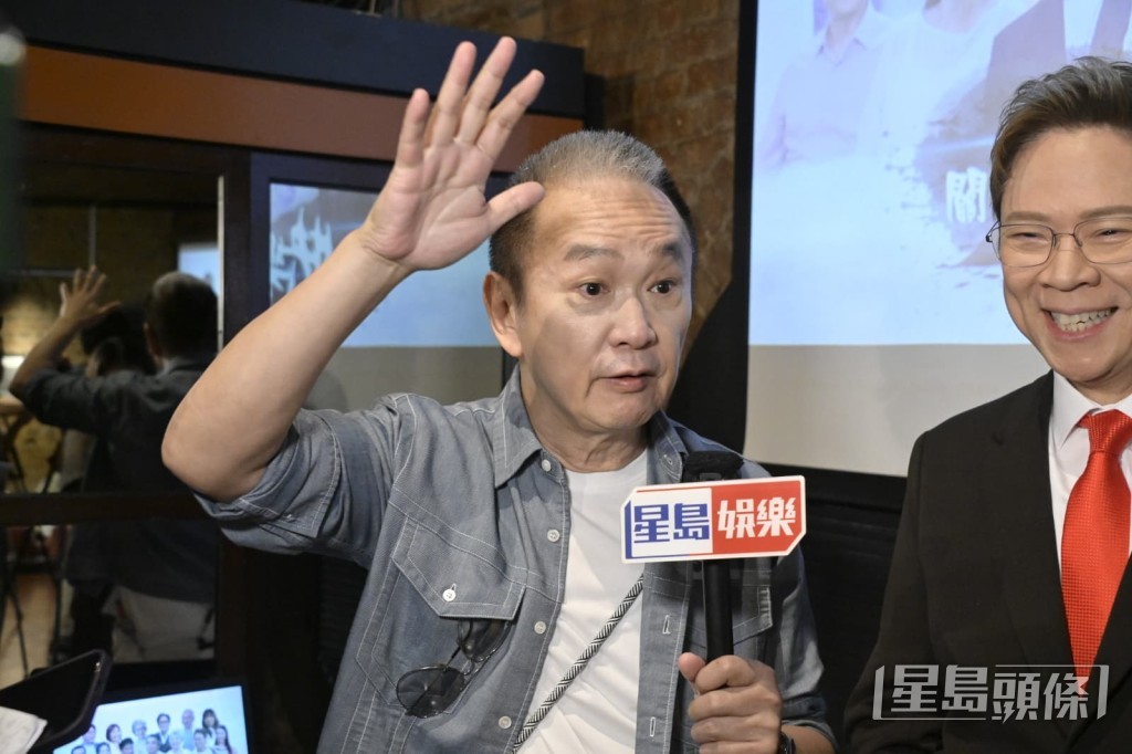 自從有宗教信仰及做慈善工作而走出困境。