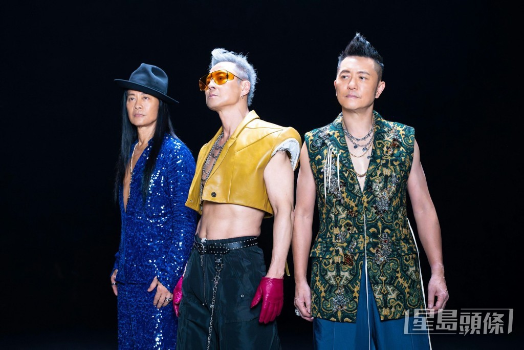 觀眾期待三人台上演出。