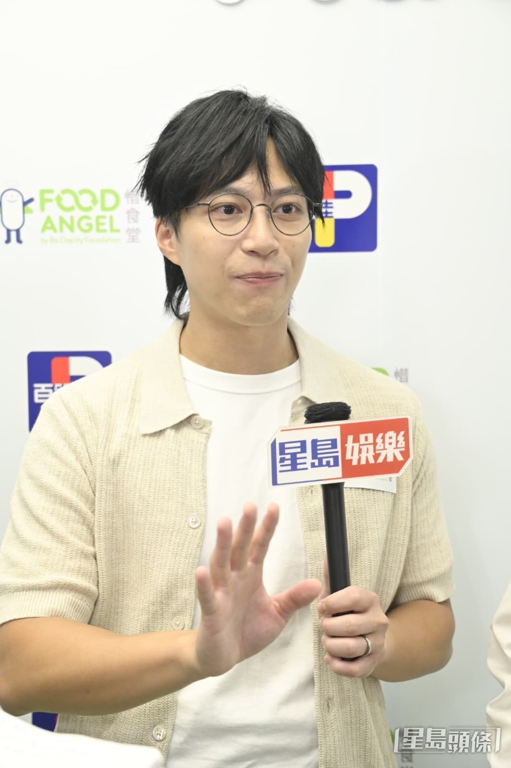 坤哥約滿TVB旗下唱片公司TMG,自組工作室發展音樂。 坤哥約滿TVB旗下唱片公司TMG,自組工作室發展音樂。