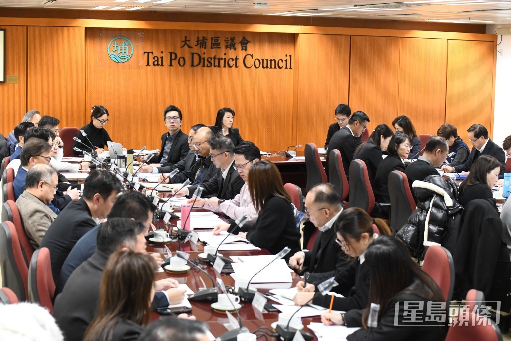 大埔區議會討論宏福苑火災善後。陳俊豪攝