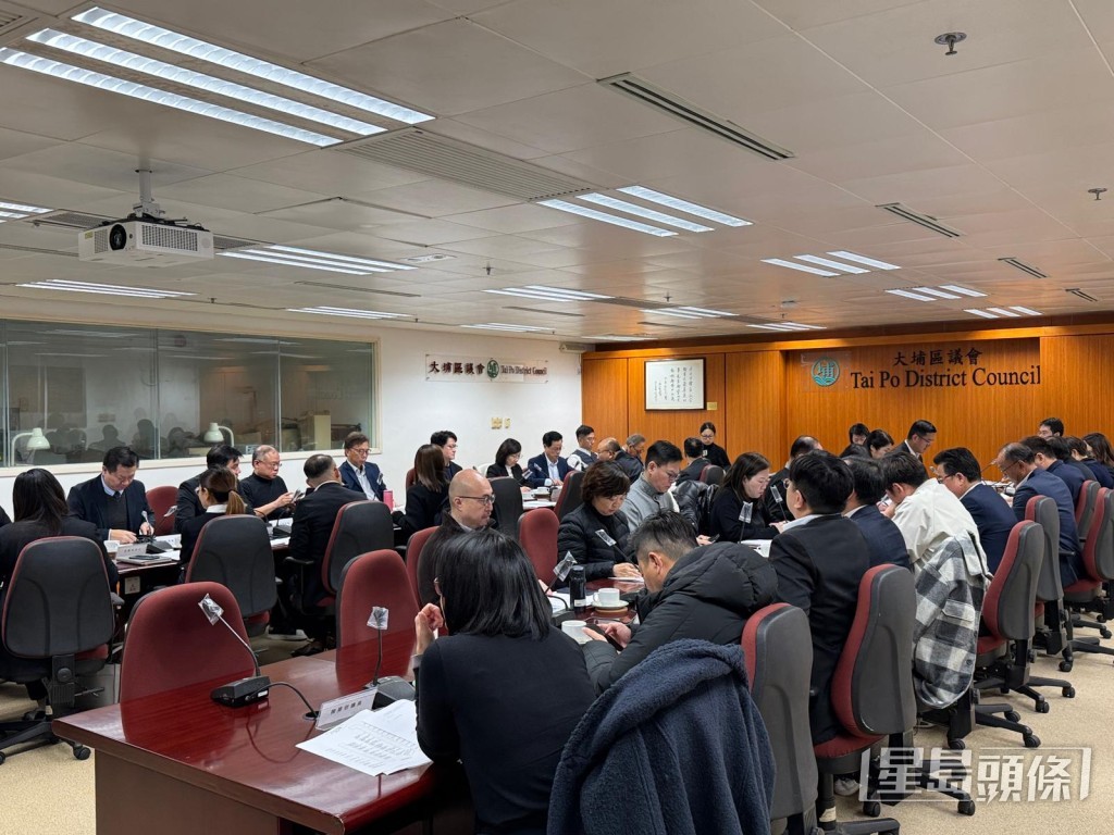 大埔區議會會議討論火災善後。陳俊豪攝