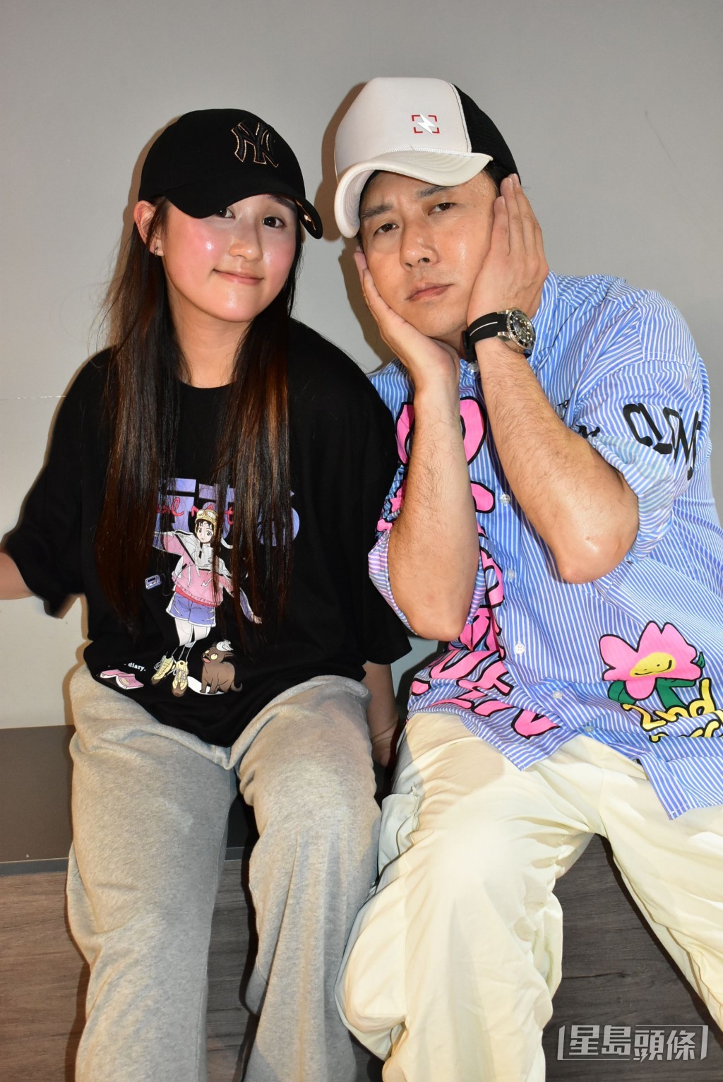 兩父女好合拍。