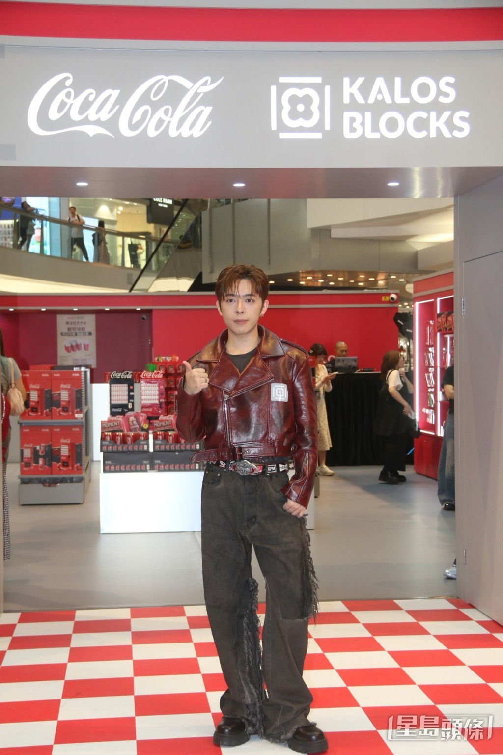型仔Look現身。 型仔Look現身。