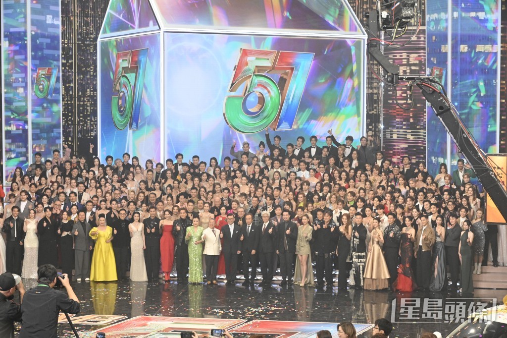 近300位藝人與一眾高層慶祝TVB 57周年。