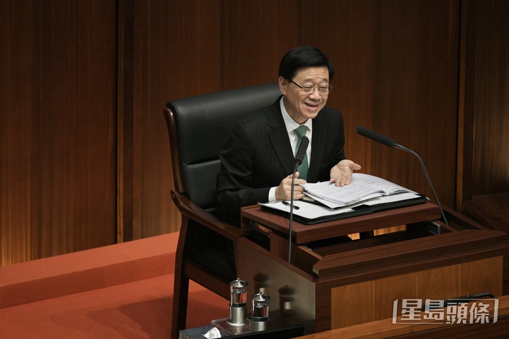 李家超出席施政報告答問會。（陳浩元攝）