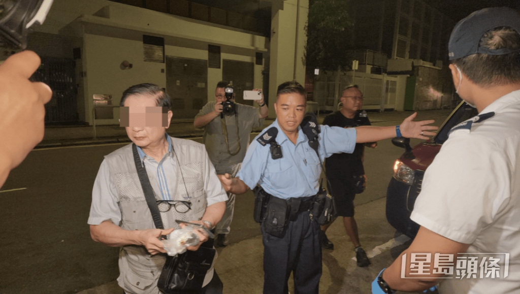 男司機口部流血，右臂有明顯傷痕，由救護車送院治理。黎志偉攝