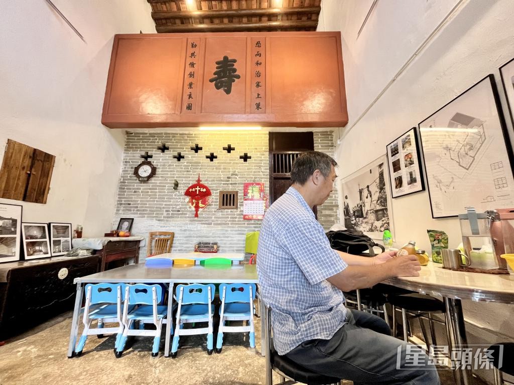 李家大宅的客廳放有小桌椅,假日接待學生到訪參加工作坊。 李家大宅的客廳放有小桌椅,假日接待學生到訪參加工作坊。