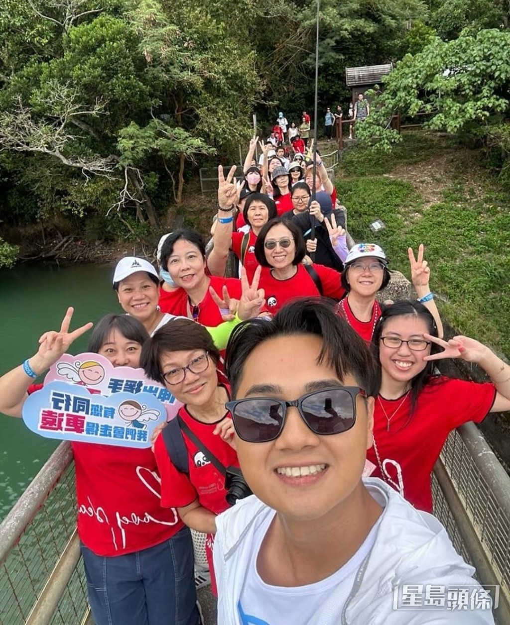 鄭俊弘一有時間便陪家人並不分周日。 鄭俊弘一有時間便陪家人並不分周日。