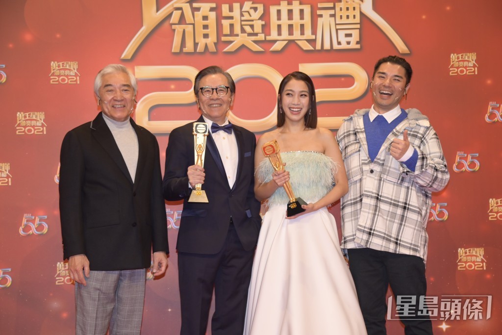 姜文杰（右一）出生於演藝世家。