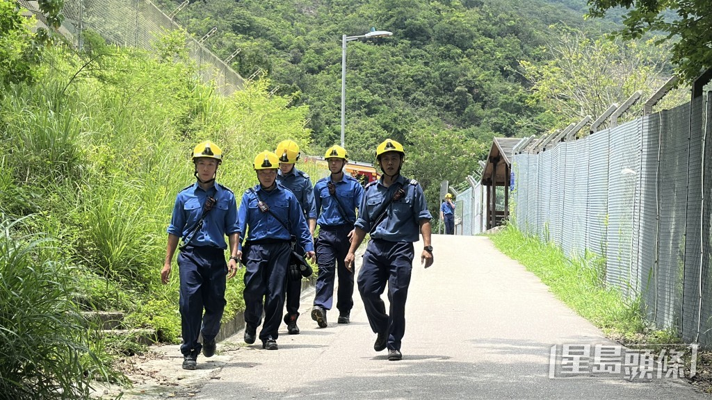 消防接報到場救人。劉漢權攝 消防接報到場救人。劉漢權攝