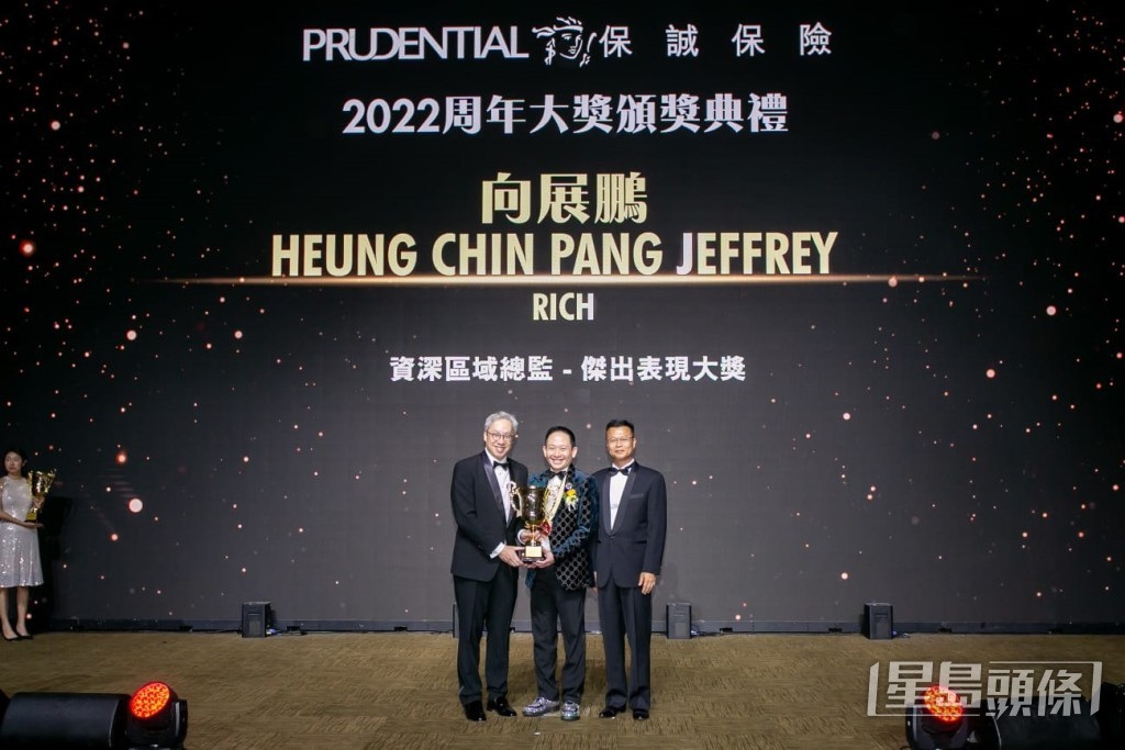 去年，Jeffrey獲頒「資深區域總監—傑出表現大獎」。