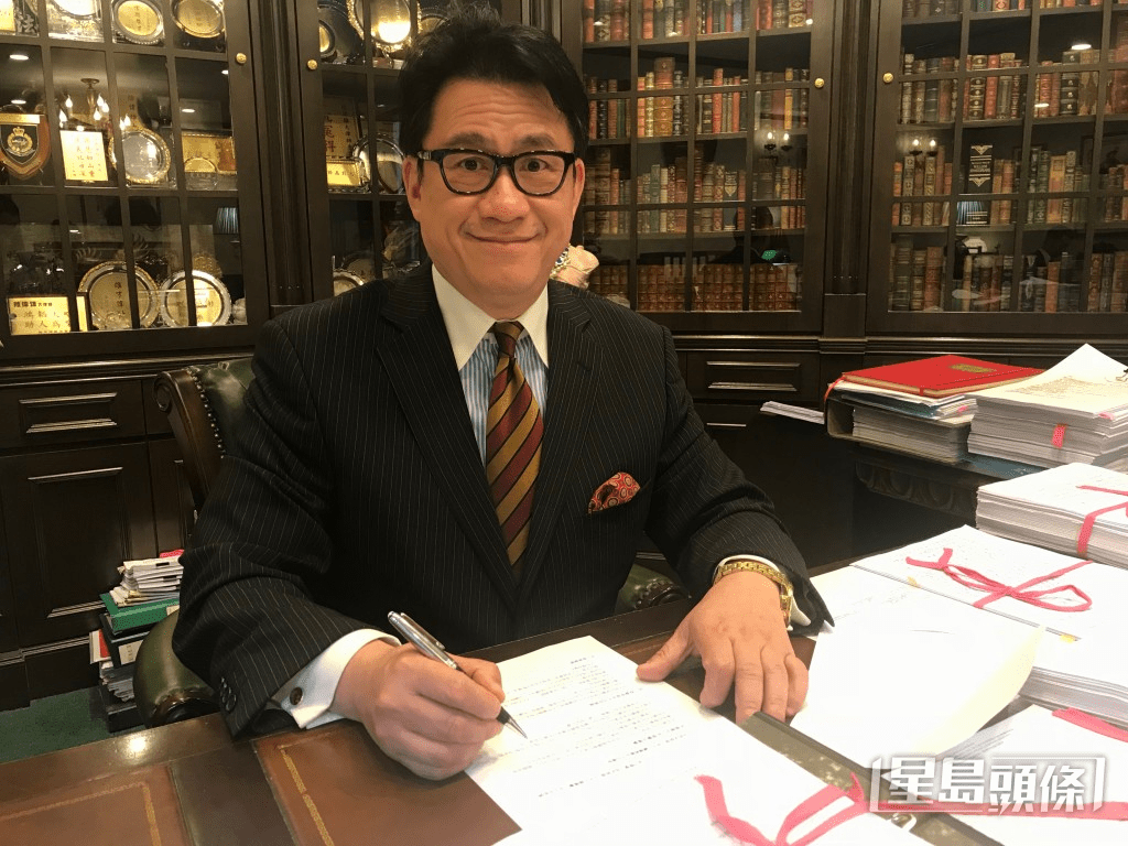 執業大律師陸偉雄表示,作為業主,每次將物業放租時,應細心留意租客背景,如學歷、職業、家庭成員人數等。 執業大律師陸偉雄表示,作為業主,每次將物業放租時,應細心留意租客背景,如學歷、職業、家庭成員人數等。