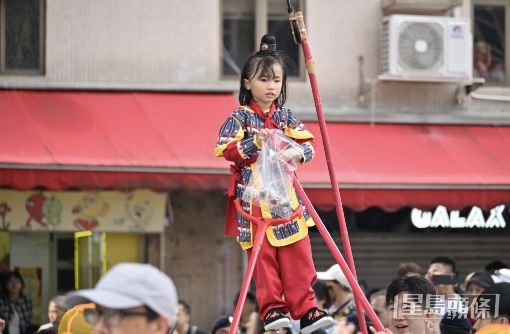 有色芯扮演港產片《尋秦記》角色，包括項少龍、烏廷芳。
