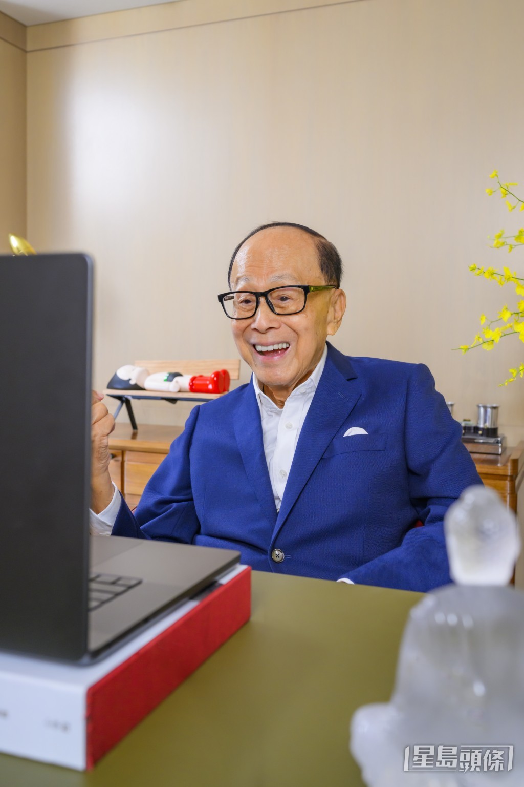李嘉誠形容,自己的付出只是微不足道,科學團隊的貢獻才是大成就。 李嘉誠形容,自己的付出只是微不足道,科學團隊的貢獻才是大成就。