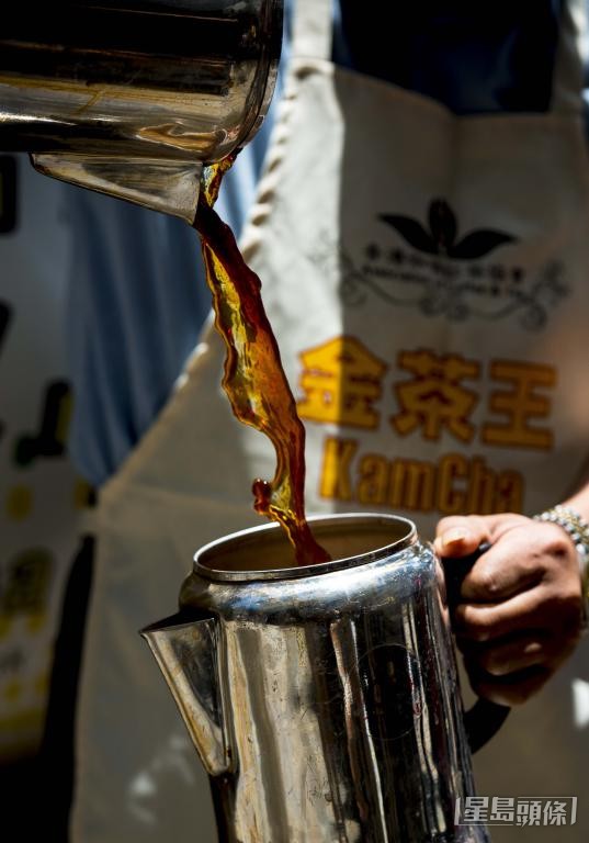 港式奶茶是中西文化结合的产物。 港式奶茶是中西文化结合的产物。