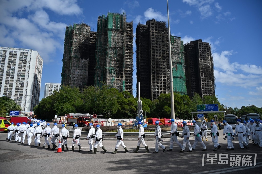 警方动员约600名DVIU人员,到宏福苑宏仁阁宏道阁两座搜索遗骸。苏正谦摄 警方动员约600名DVIU人员,到宏福苑宏仁阁宏道阁两座搜索遗骸。苏正谦摄