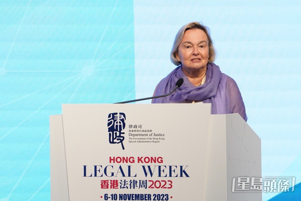 第一場專題研討由聯合國國際貿易法委員會秘書長Anna Joubin-Bret主持。葉偉豪攝 第一場專題研討由聯合國國際貿易法委員會秘書長Anna Joubin-Bret主持。葉偉豪攝