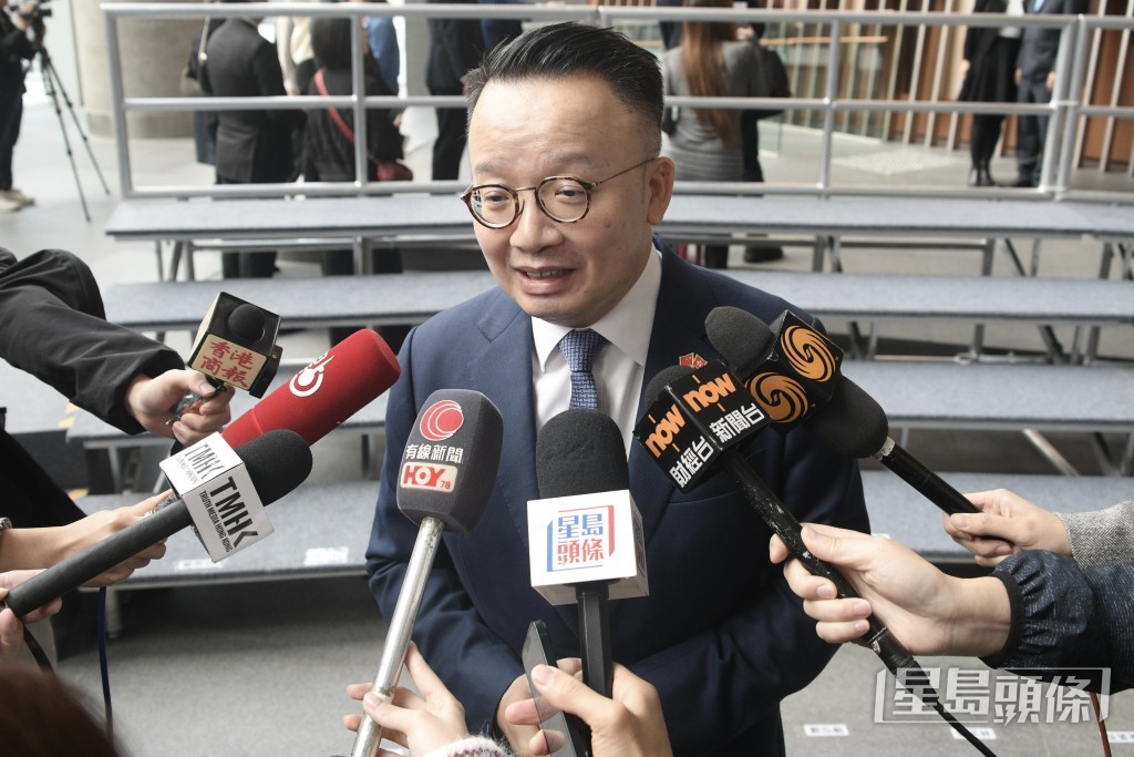 自由黨法律界陳曉峰。