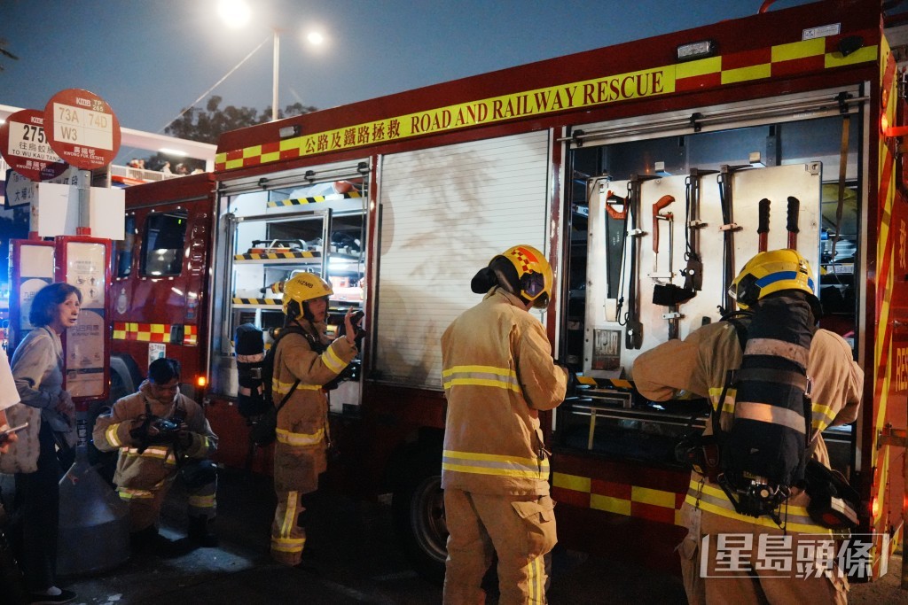 消防動員逾700人進行滅火。 