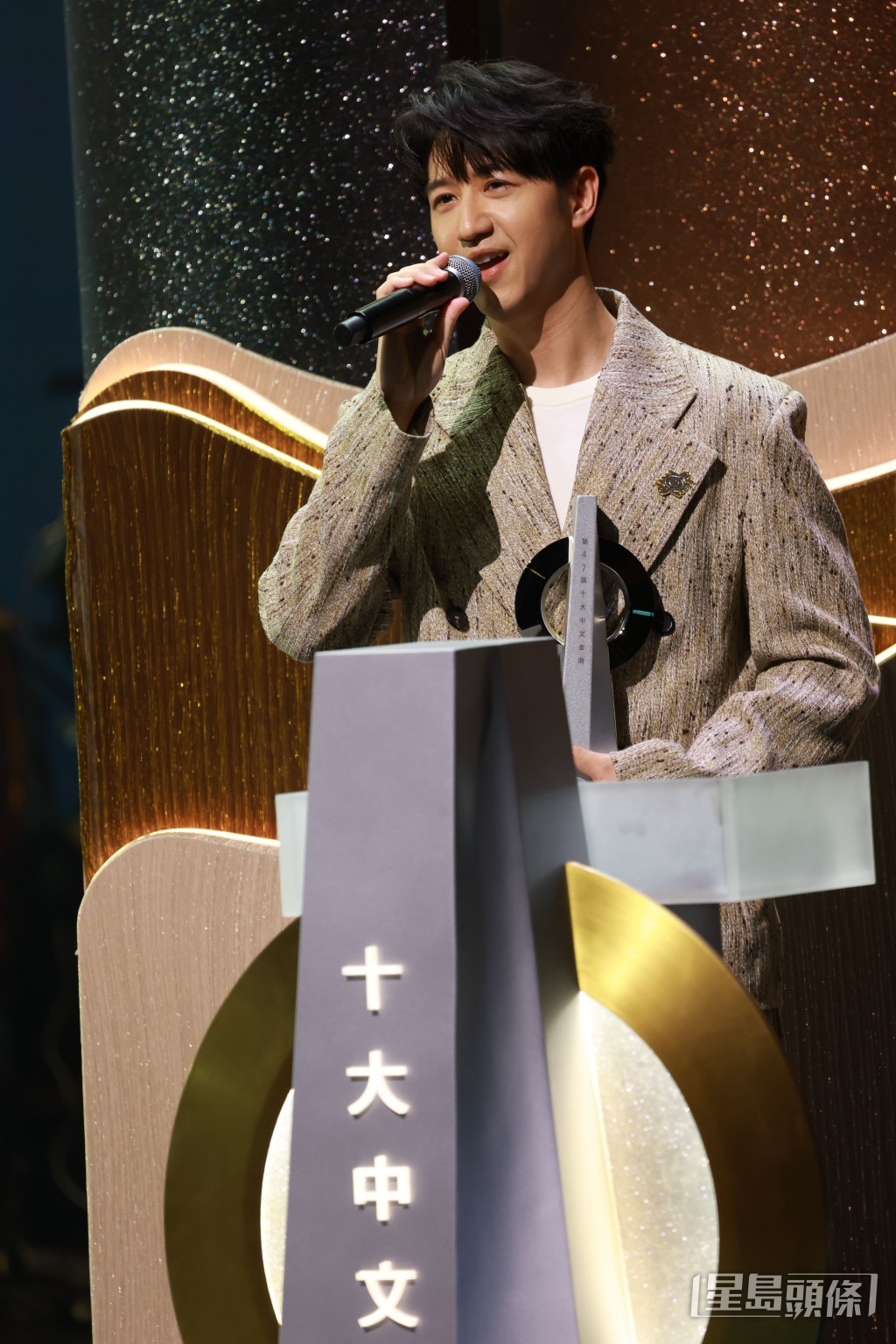 馮允謙成為「優秀流行歌手大獎」之一。