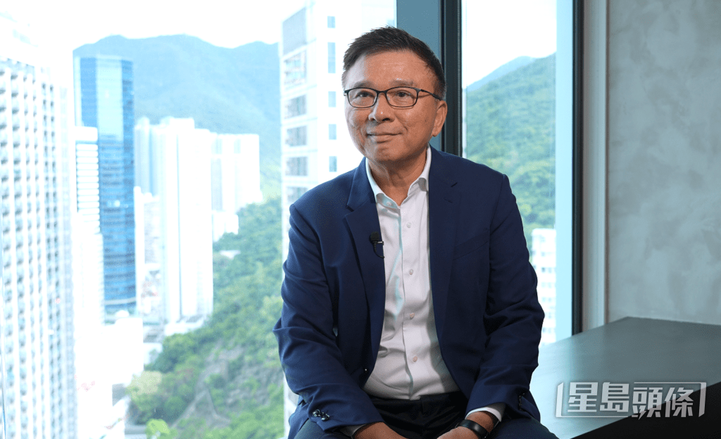 陳家強寄語本港各界保持危機感，包括保持香港內聯外通的優勢、拓展大灣區以至東盟及中東等地市場。
