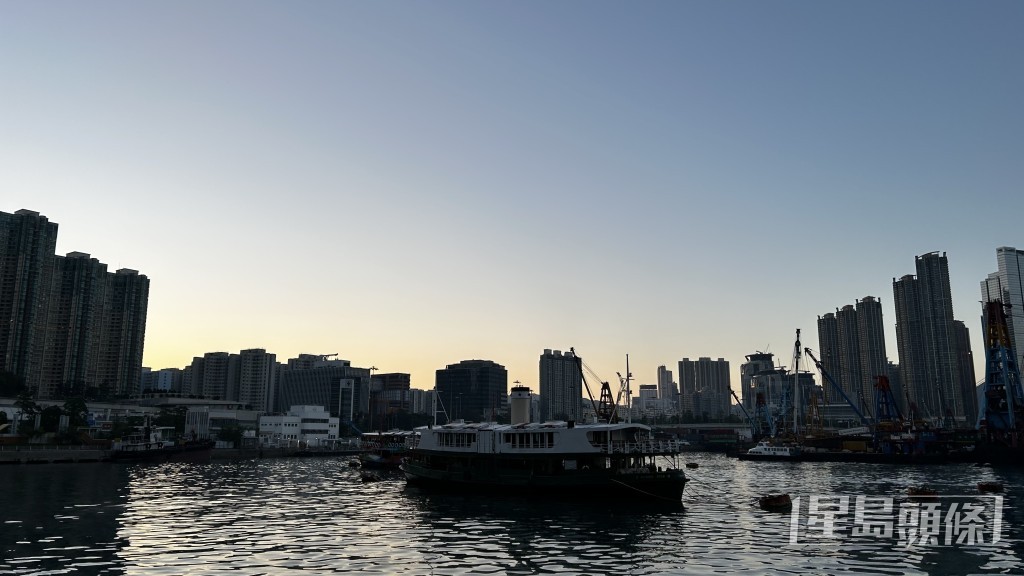 天文台預料一道廣闊低壓槽會在本周中後期影響菲律賓以東至南海中部一帶。