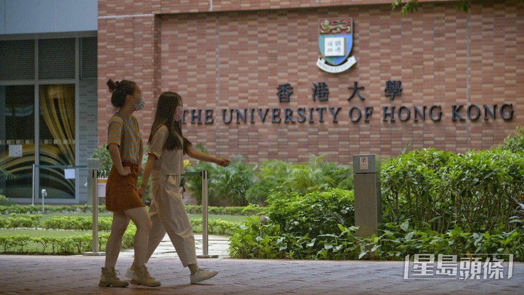 李家超指當局已增加大學海外生名額一倍。資料圖片 李家超指當局已增加大學海外生名額一倍。資料圖片