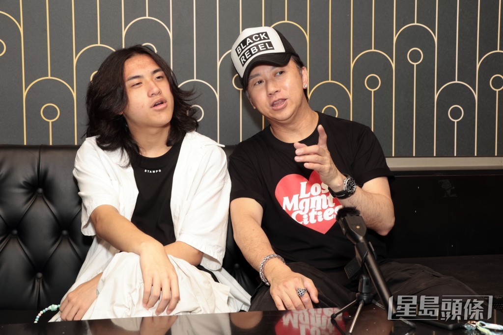 父子感情唔差。 父子感情唔差。