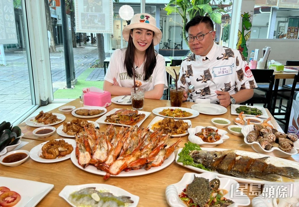 《冲遊9》中，玲玲姐去曼谷大學區食好西，任食都係800泰株。