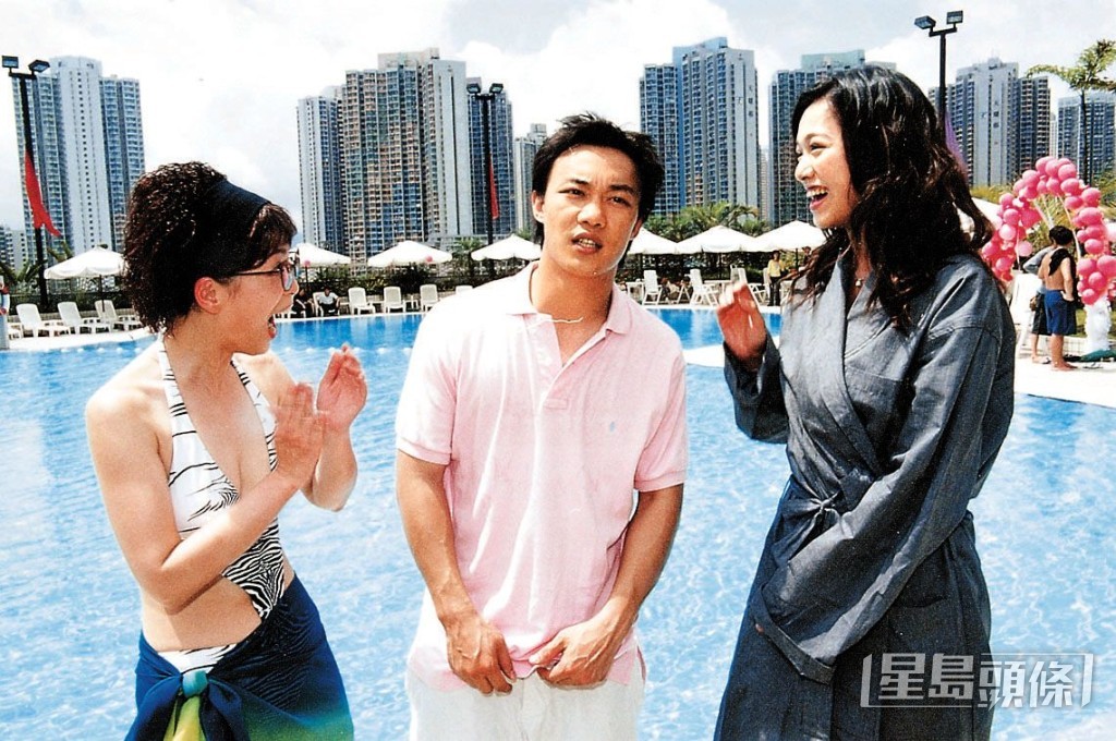 2001年同陳奕迅、李珊珊拍《靚女差館》。 2001年同陳奕迅、李珊珊拍《靚女差館》。
