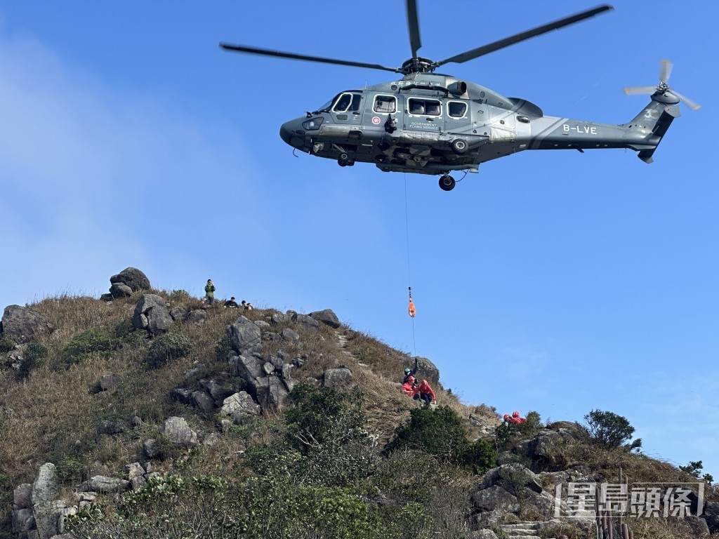政府飛行服務隊出動拯救傷者。梁國鋒攝 政府飛行服務隊出動拯救傷者。梁國鋒攝